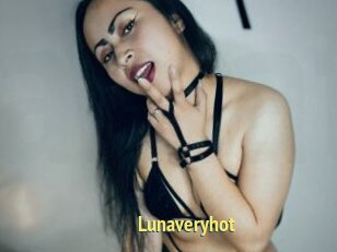 Lunaveryhot